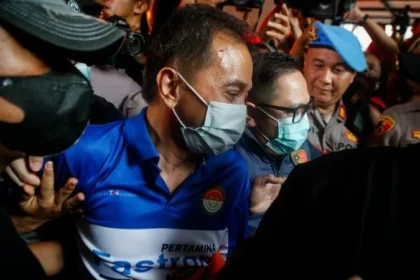 Pakar telematika Roy Suryo saat diamankan Polda Metro Jaya.