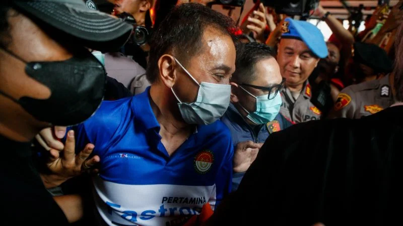 Pakar telematika Roy Suryo saat diamankan Polda Metro Jaya.