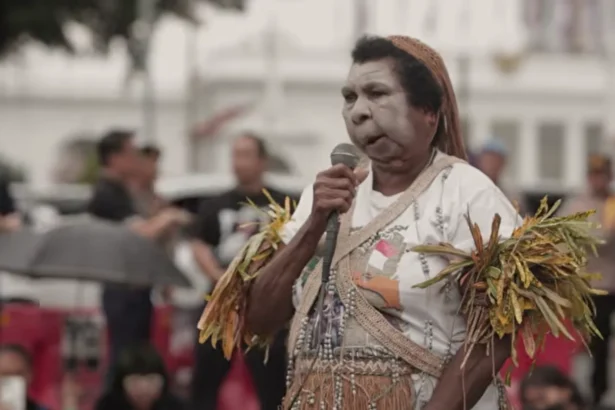 Mama Sinta berorasi di Jakarta.