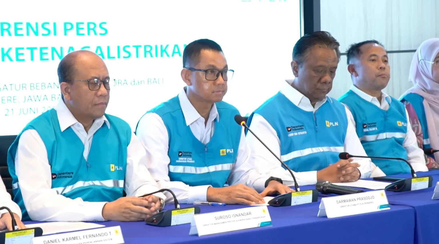 Direktur Utama PLN (Persero) Darmawan Prasodjo dalam konferensi pers di PLN Unit Induk Pusat Pengatur Beban Jawa, Madura, dan Bali (UIP2B Jamali), Depok, Jawa Barat. (Sumber: Dok. PLN)