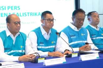 Direktur Utama PLN (Persero) Darmawan Prasodjo dalam konferensi pers di PLN Unit Induk Pusat Pengatur Beban Jawa, Madura, dan Bali (UIP2B Jamali), Depok, Jawa Barat. (Sumber: Dok. PLN)