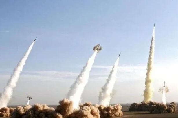 IRGC Iran luncurkan rudal balistik.