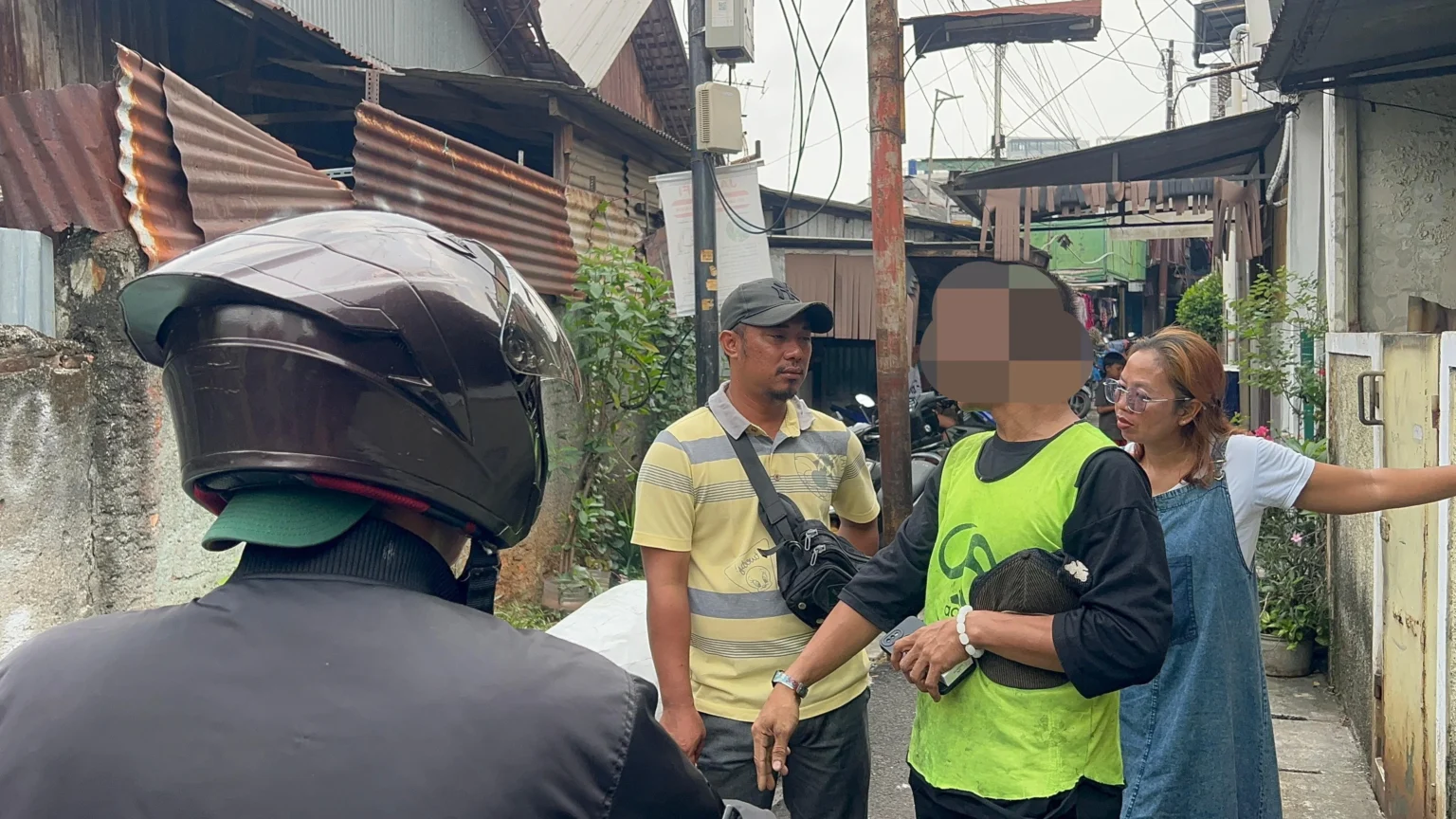 Polisi menangkap seorang tukang cat duco atas dugaan pemalakan terhadap pekerja di kawasan Senen, Jakarta Pusat.