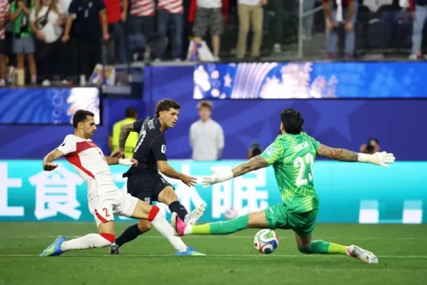 Pertandingan antara Turki melawan Amerika Serikat