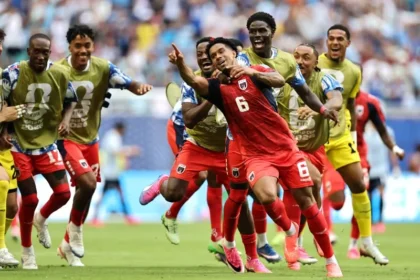 Selebrasi para pemain Cape Verde usai berhasil menahan imbang Uruguay