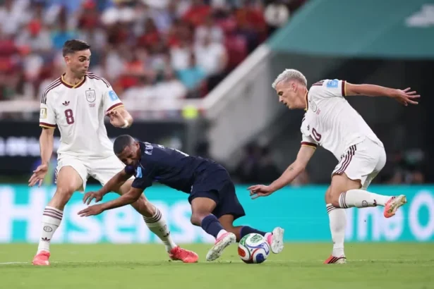 Pertandingan antara Uruguay melawan Spanyol