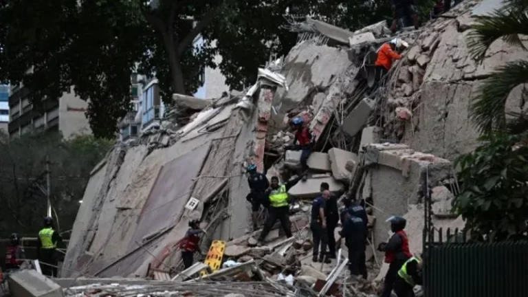 Venezuela dilanda gempa dahsyat yang menelan banyak korban jiwa.