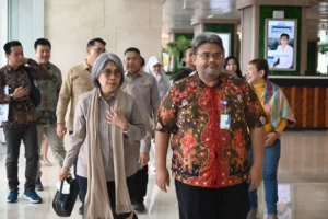 Wakil Ketua Badan Urusan Rumah Tangga (BURT) DPR RI Indah Kurniawati saat mengikuti kunjungan BURT DPR RI ke National Hospital Surabaya