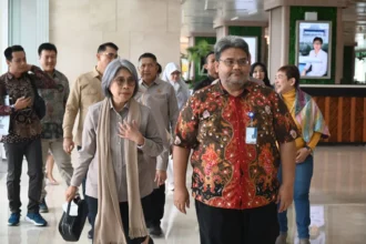 Wakil Ketua Badan Urusan Rumah Tangga (BURT) DPR RI Indah Kurniawati saat mengikuti kunjungan BURT DPR RI ke National Hospital Surabaya