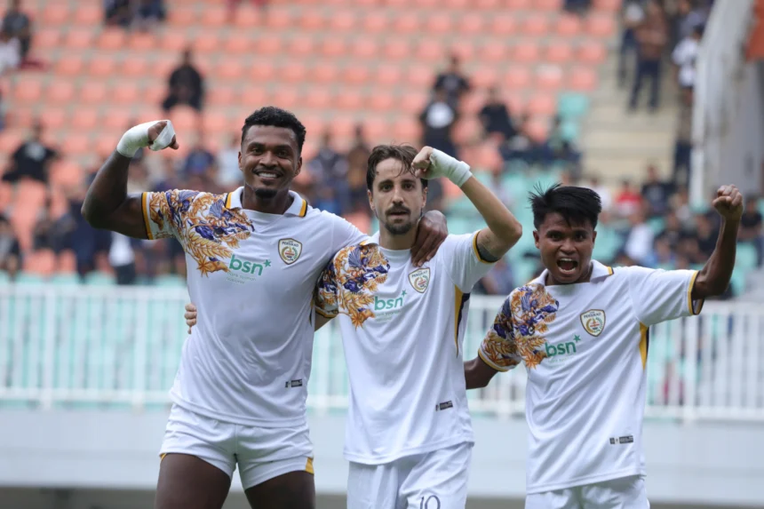 Pemain Persikad Depok saat mengrungi Championship 2025/2026
