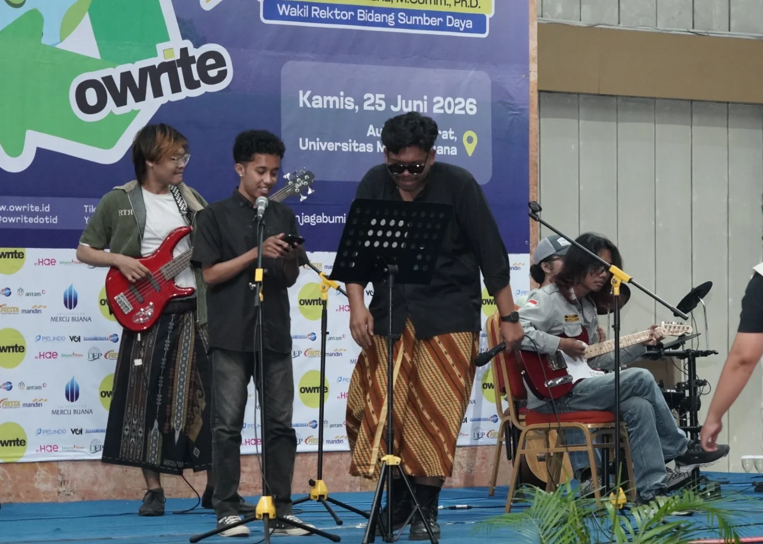 Puncak acara Semercu Sahabat Bumi Vol. 2 in Collaboration with Owrite Goes to Campus