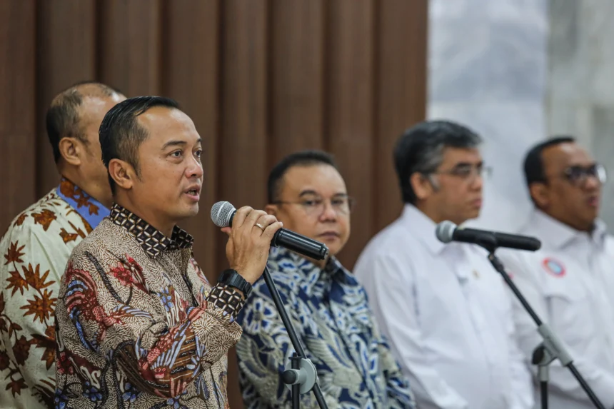Rapat koordinasi Satuan Tugas (Satgas) Mitigasi PHK bersama perwakilan pemerintah dan pimpinan DPR itu membahas monitoring terhadap perusahaan yang berpotensi melakukan PHK dan memetakan persoalan industri guna mencegah terjadinya gelombang PHK.