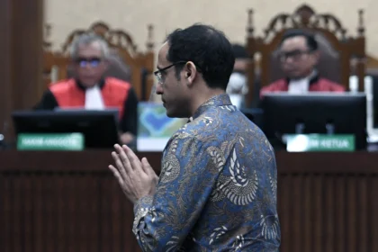 Terdakwa kasus dugaan korupsi pengadaan Chromebook dalam program digitalisasi pendidikan di Kemendikbudristek Nadiem Anwar Makarim mengikuti sidang pembacaan putusan (vonis) di Pengadilan Tipikor, Jakarta, Selasa (30/6/2026).