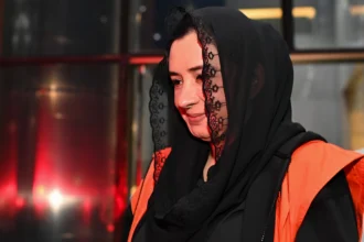 Tersangka kasus dugaan korupsi pengadaan barang dan jasa di Pemkab Pekalongan, Fadia Arafiq berjalan menuju mobil tahanan usai menjalani pemeriksaan di Gedung Merah Putih KPK, Jakarta, Rabu (20/5/2026).