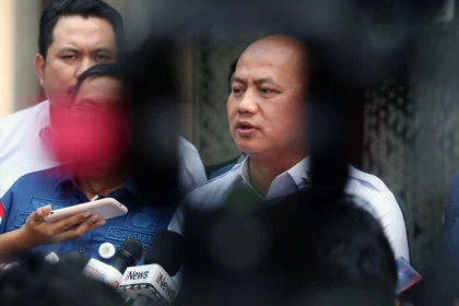 Kapuspenkum Kejaksaan Agung Anang Supriatna memberikan keterangan pers terkait penetapan tersangka baru kasus korupsi MBG di Gedung Bundar Kejaksaan Agung, Jakarta, Kamis (11/6/2026).