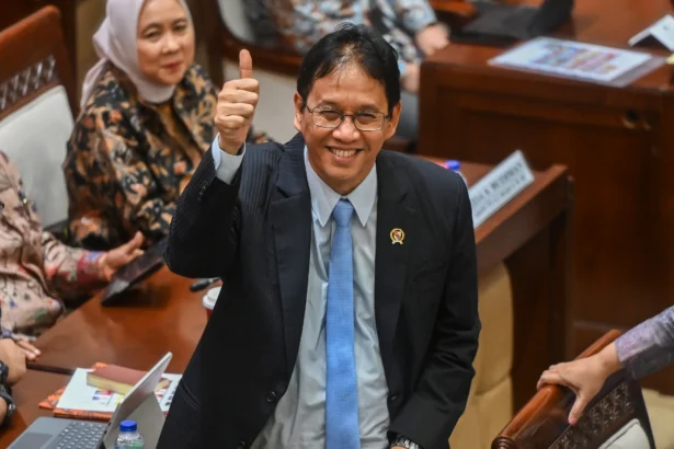 Menteri Keuangan Purbaya Yudhi Sadewa bersiap mengikuti rapat kerja dengan Komisi XI DPR di Kompleks Parlemen, Senayan, Jakarta, Kamis (11/6/2026).