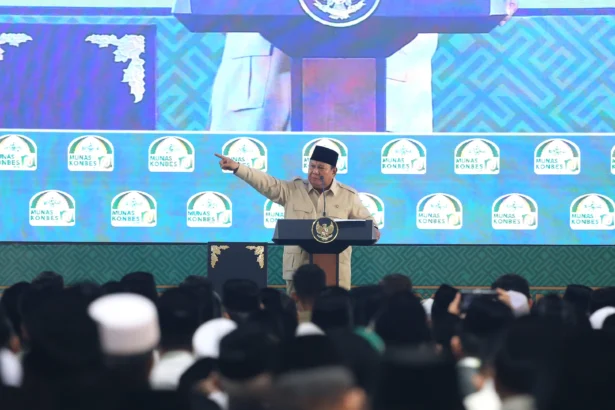 Presiden Prabowo Subianto berpidato saat menghadiri penutupan Musyawarah Nasional Alim Ulama dan Konferensi Besar Nahdlatul Ulama (NU) di IAI Syachona Mohammad Cholil, Bangkalan, Jawa Timur, Selasa (23/6/2026). (Sumber: Antara Foto/Moch Asim/bar)
