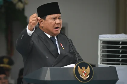 Presiden Prabowo Subianto menyampaikan pidatonya saat upacara peringatan Hari Lahir Pancasila di Lapangan Gedung Pancasila, kompleks Kementerian Luar Negeri, Jakarta, Senin (1/6/2026).