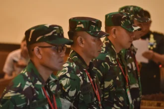 Terdakwa kasus penyiraman air keras kepada aktivis KontraS Andrie Yunus, Lettu Sami Lakka (kanan), Kapten Nandala Dwi Prasetya (kedua kanan), Lettu Budhi Hariyanto Cahyono (kedua kiri), dan Serda Edi Sudarko (kiri) menjalani sidang lanjutan di Pengadilan Militer II-08 Jakarta, Senin (8/6/2026).