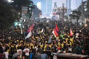Mahasiswa pengunjuk rasa memadati Jalan MH Thamrin, Jakarta