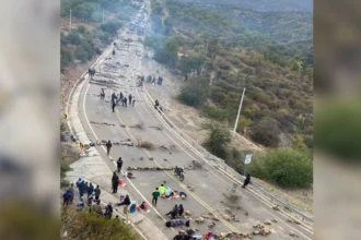 Blokade jalan di Bolivia. (Sumber: X/ @Ollie_Vargas_)