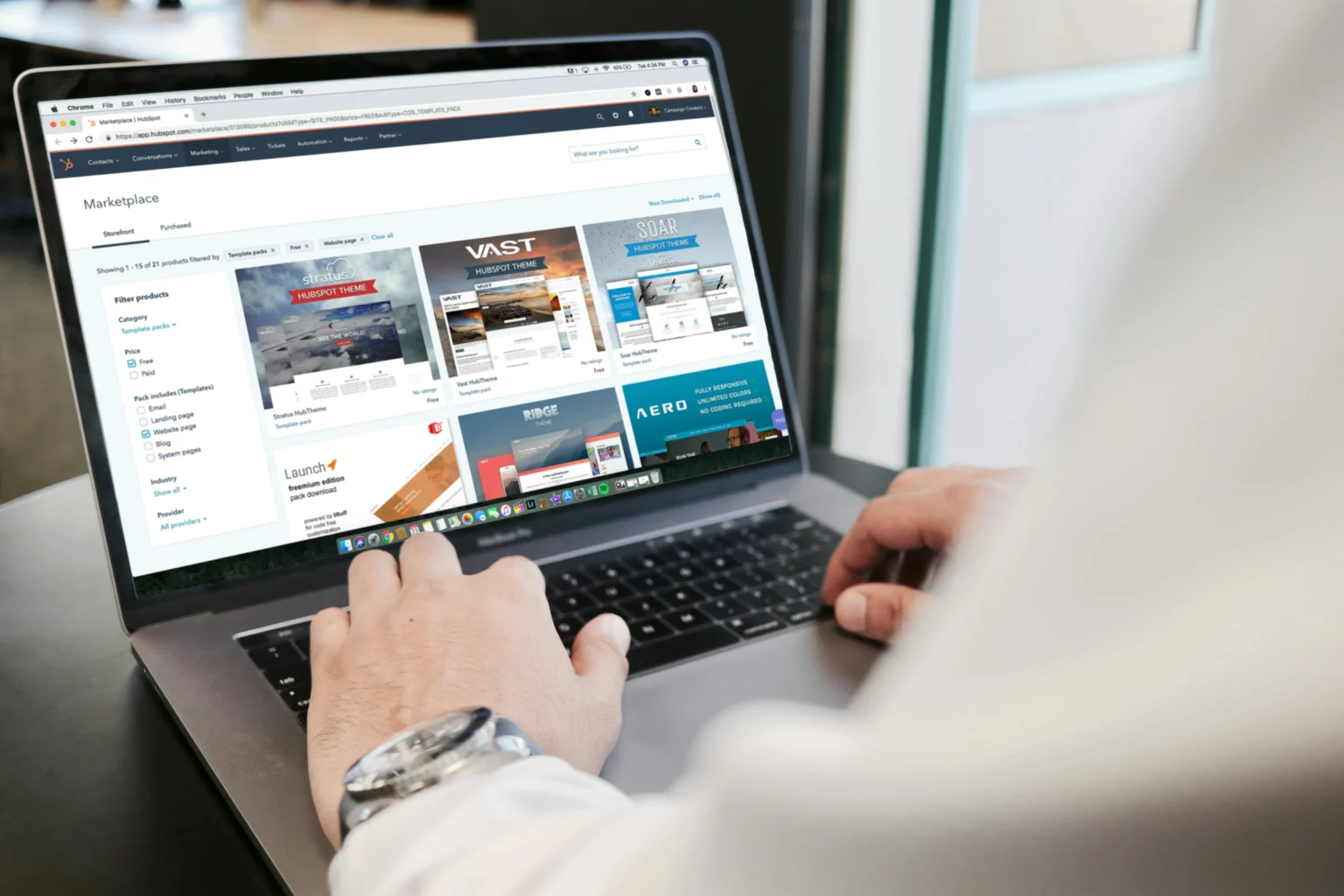 Ilustrasi e-commerce. (Sumber: Unsplash/Campaign Creators)