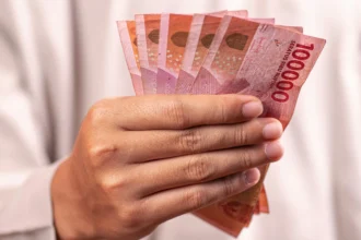 Ilustrasi Rupiah dan Pendapatan. (Sumber: Unsplash/ Defrino Maasy)