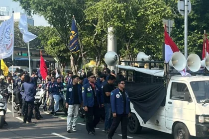 Mahasiswa Universitas Trisakti siap unjuk rasa ke Gedung DPR, Senayan, Jakarta.