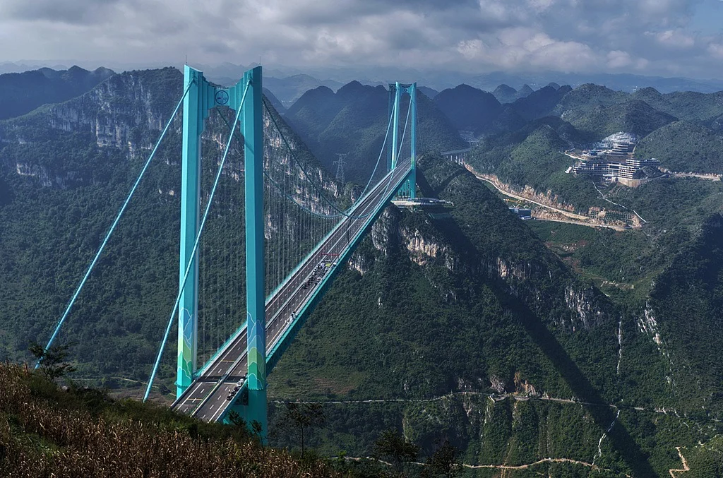 Jembatan Ngarai Huajiang (Tiongkok)
