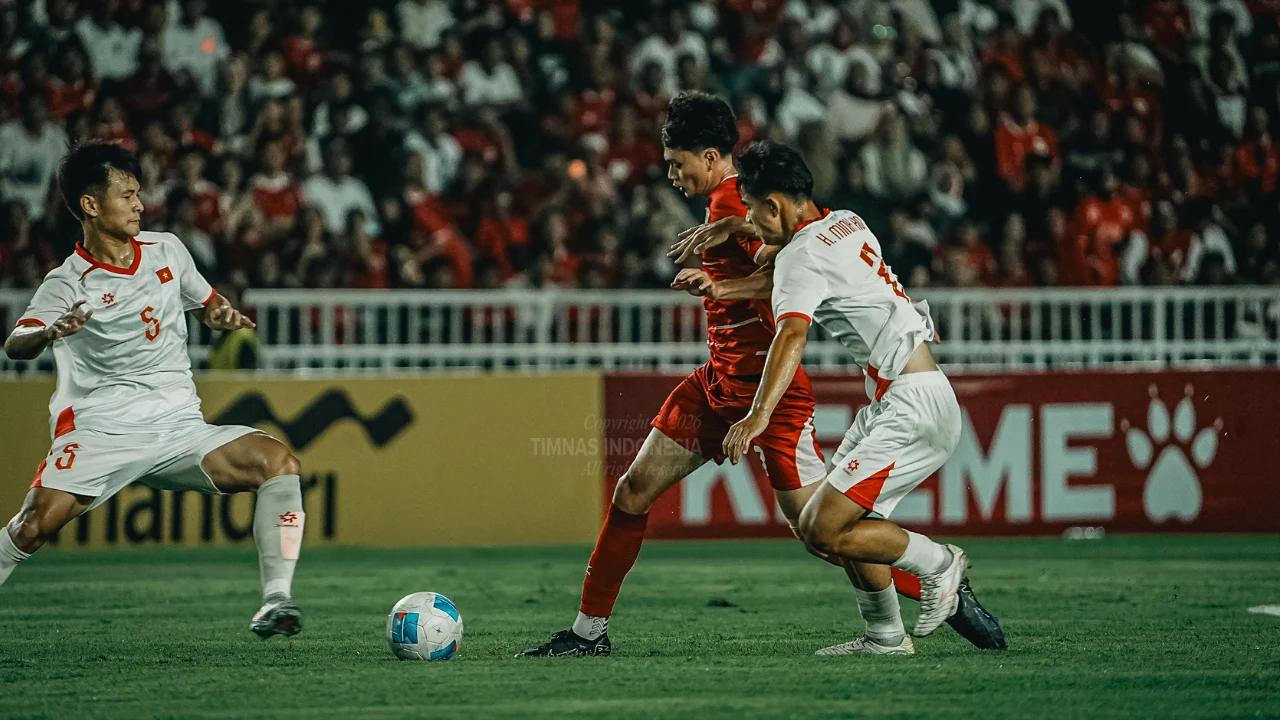 Timnas Indonesia saat berhadapan dengan Vietnam