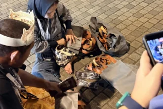 Seorang perempuan diduga menjual tiket konser EXO dengan harga fantastis yang viral di media sosial threads