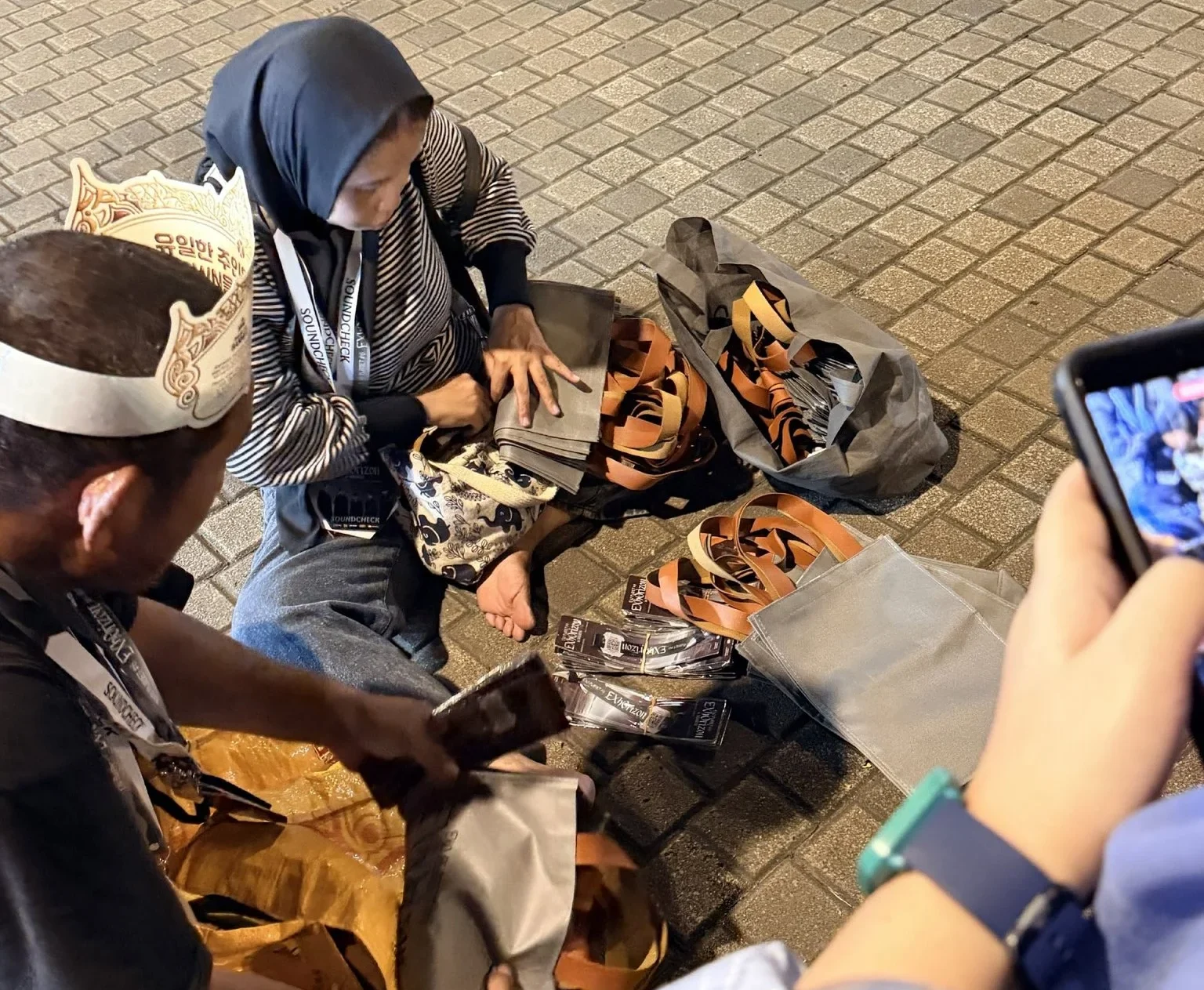 Seorang perempuan diduga menjual tiket konser EXO dengan harga fantastis yang viral di media sosial threads