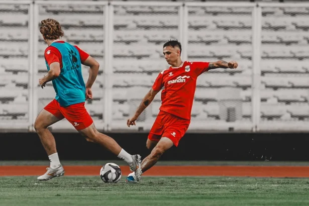 Bek Persib Bandung, Eliano Reijnders