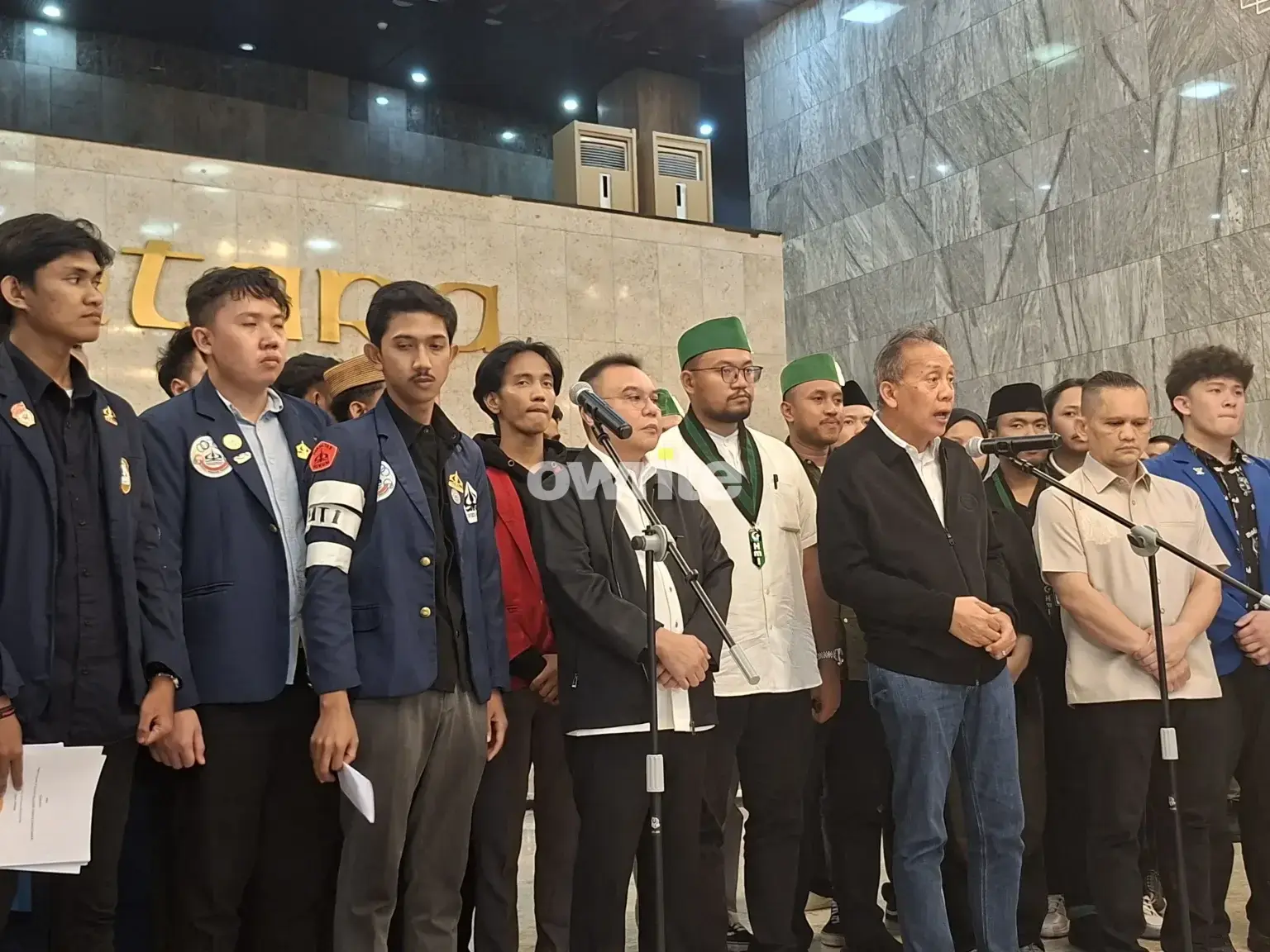 Wakil Ketua DPR Sufmi Dasco Ahmad dan Saan Mustopa, saat menerima perwakilan mahasiswa di Gedung DPR/MPR