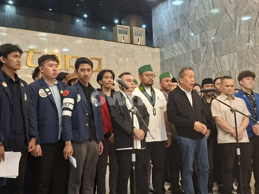 Wakil Ketua DPR Sufmi Dasco Ahmad dan Saan Mustopa, saat menerima perwakilan mahasiswa di Gedung DPR/MPR