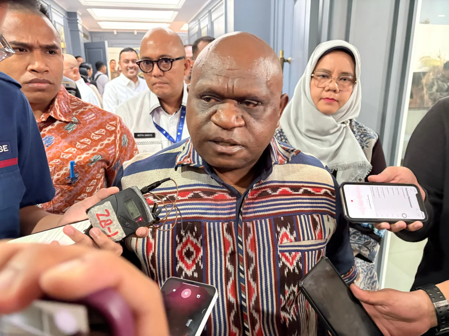 Menteri HAM RI, Natalius Pigai usai Rapat bersama Komisi XIII DPR RI, Rabu, 17 Juni 2026