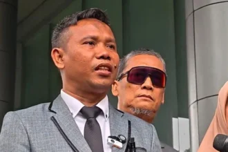 Kuasa hukum Roy Suryo Ahmad Khozinuddin.
