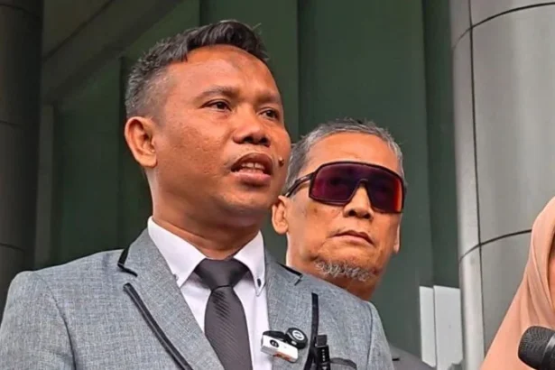 Kuasa hukum Roy Suryo Ahmad Khozinuddin.