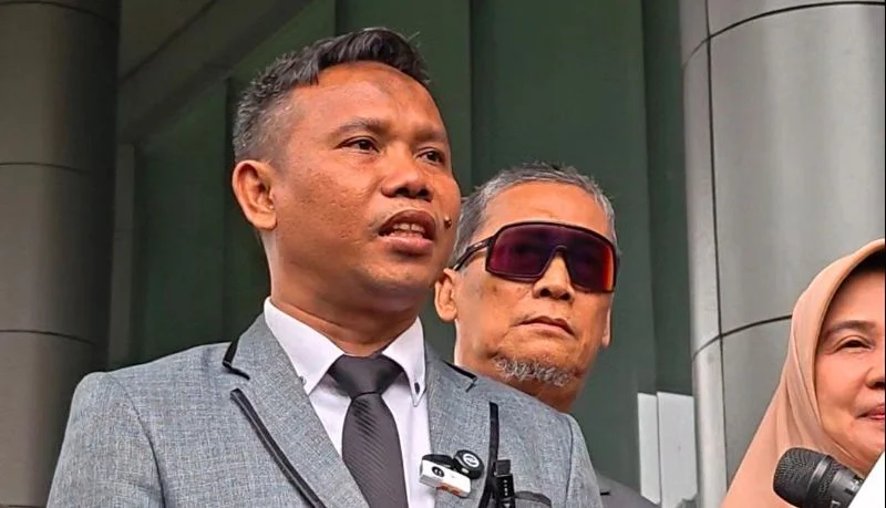 Kuasa hukum Roy Suryo Ahmad Khozinuddin.