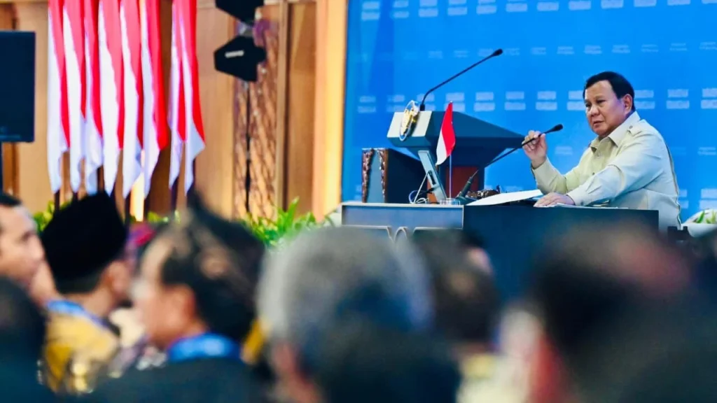 Presiden Prabowo Subianto memberikan sambutan pada penutupan Sarasehan Kebangsaan Konvensi Sains, Teknologi, dan Industri Indonesia (KSTI) Tahun 2026 di Jakarta International Convention Center (JICC), Jakarta, Minggu, 28 Juni 2026.