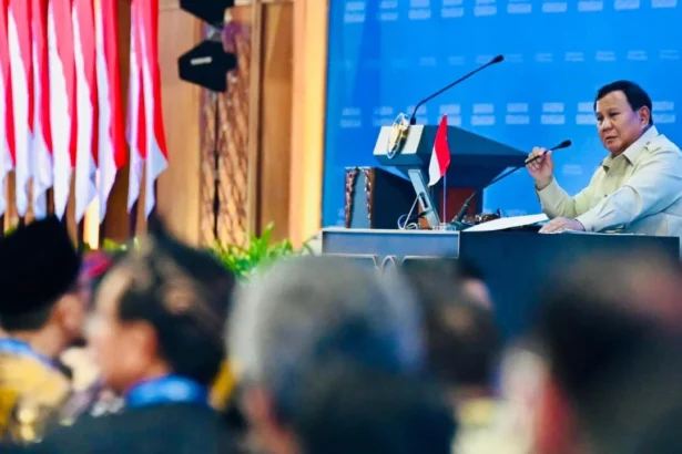 Presiden Prabowo Subianto memberikan sambutan pada penutupan Sarasehan Kebangsaan Konvensi Sains, Teknologi, dan Industri Indonesia (KSTI) Tahun 2026 di Jakarta International Convention Center (JICC), Jakarta, Minggu, 28 Juni 2026.