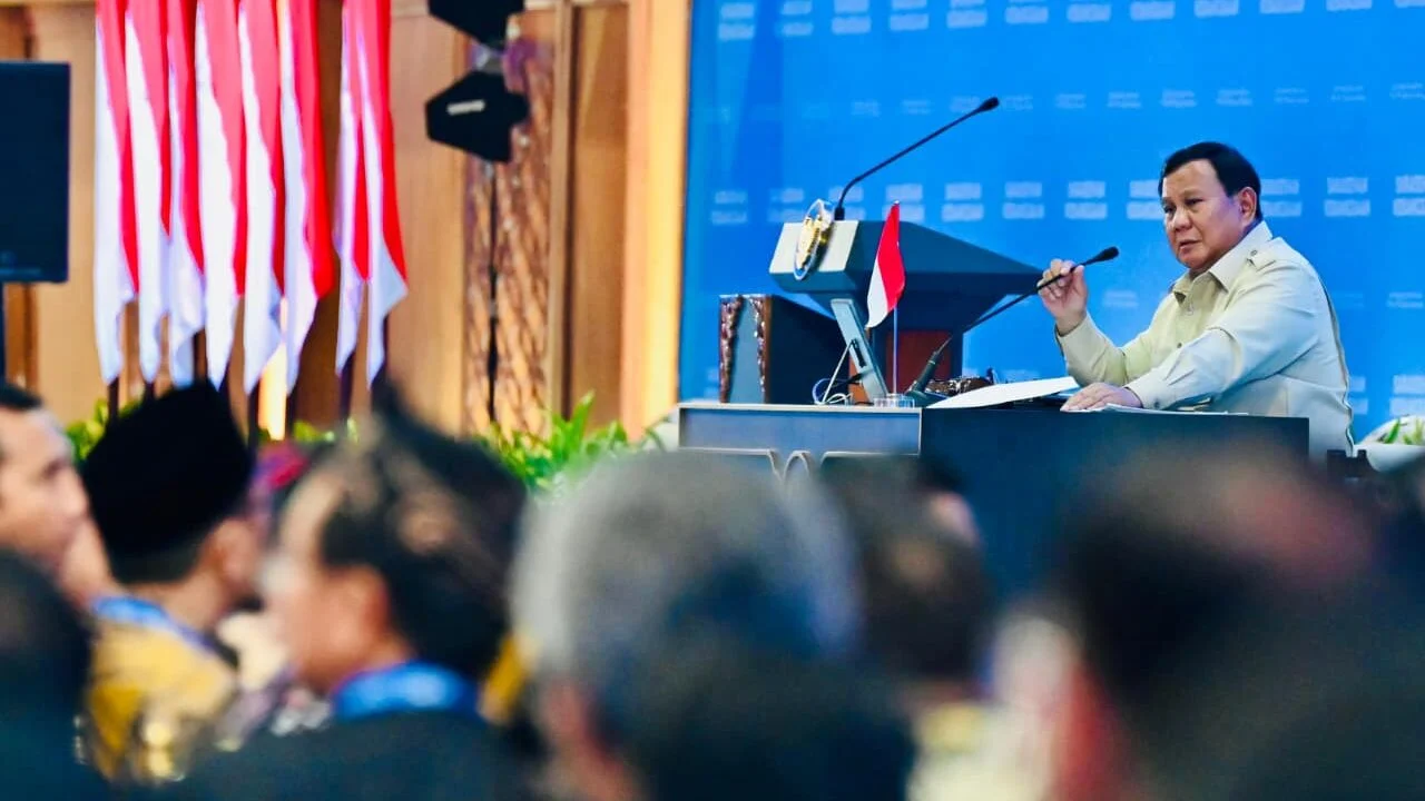 Presiden Prabowo Subianto memberikan sambutan pada penutupan Sarasehan Kebangsaan Konvensi Sains, Teknologi, dan Industri Indonesia (KSTI) Tahun 2026 di Jakarta International Convention Center (JICC), Jakarta, Minggu, 28 Juni 2026.