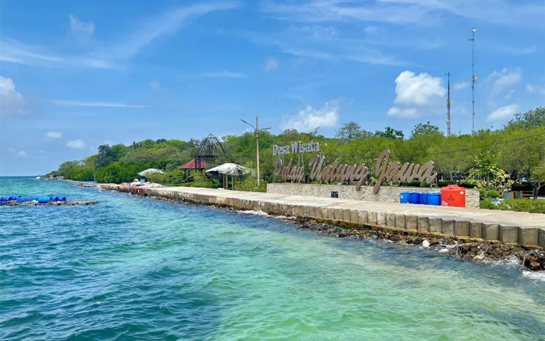 Pulau Untung Jawa yang terletak di Kabupaten Kepulauan Seribu