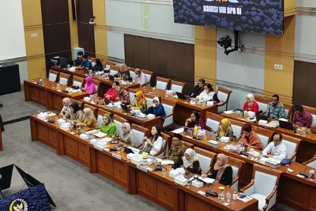 Komisi VIII DPR rapat kerja dengan PPPA) RI, Arifatul Choiri Fauzi.