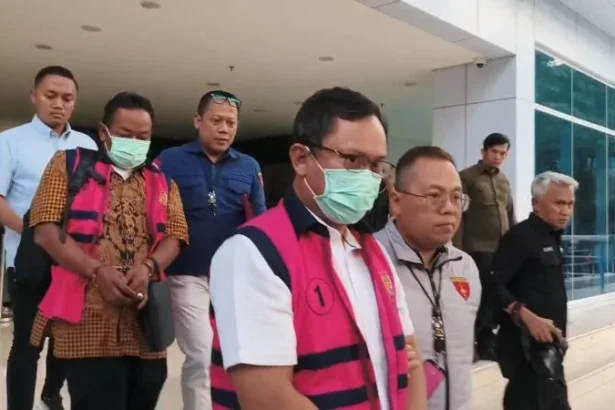 Kejati DKI Jakarta menetapkan dua tersangka baru dalam kasus dugaan korupsi di lingkungan Kementerian Pekerjaan Umum (PU).