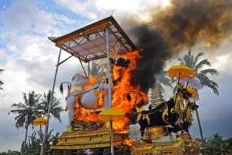 Upacara Ngaben di Bali