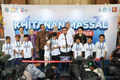 Pemprov DKI meraih Museum Rekor Dunia Indonesia (MURI) melalui penyelenggaraan khitanan massal sebanyak 2.445 peserta