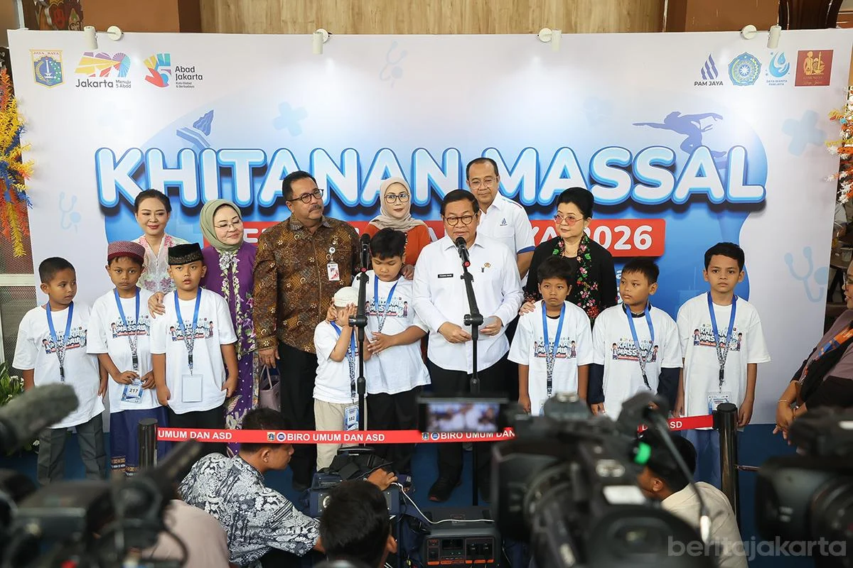 Pemprov DKI meraih Museum Rekor Dunia Indonesia (MURI) melalui penyelenggaraan khitanan massal sebanyak 2.445 peserta