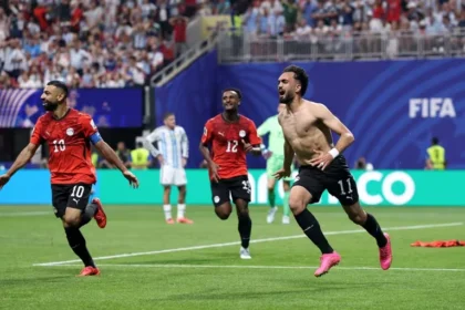 Gol dari Zico dianulir oleh wasit saat pertandingan antara Argentina melawan Mesir