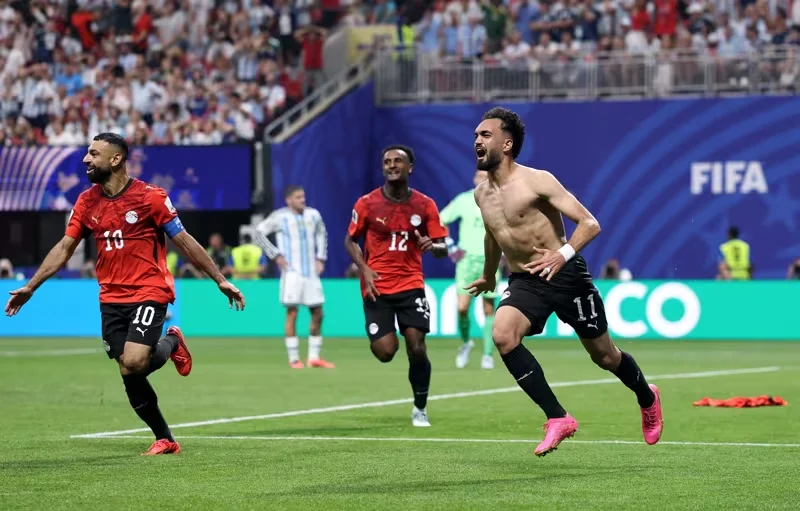 Gol dari Zico dianulir oleh wasit saat pertandingan antara Argentina melawan Mesir